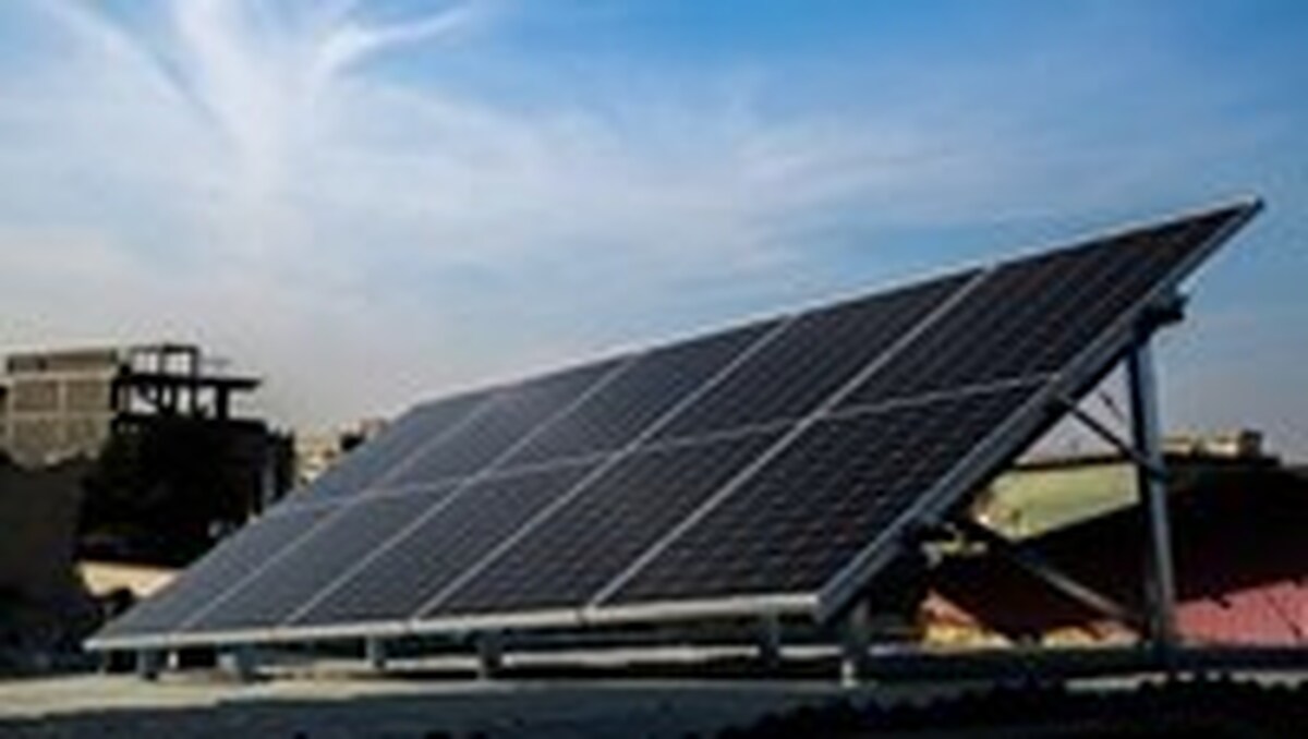 در راستای توسعه مناطق کم برخوردار کشور، بانک سپه با اختصاص 12 هزار میلیارد ریال، از احداث و ایجاد نیروگاه های خورشیدی حمایت می کند.
