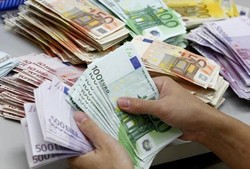 قیمت دلار و یورو امروز دوشنبه 21 بهمن 98/ دلار به 14 هزار تومان نزدیک شد