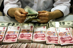 سقوط دلار در برابر یوآن چین