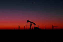 تقاضای جهانی نفت ضعیف می‌شود