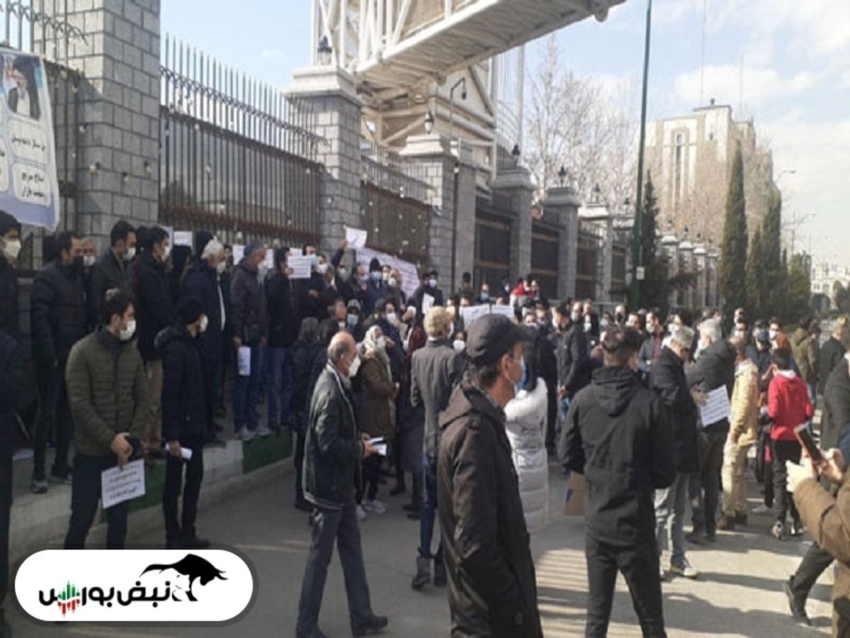 تجمع بورسی‌ها در مقابل ساختمان مجلس + عکس و فیلم