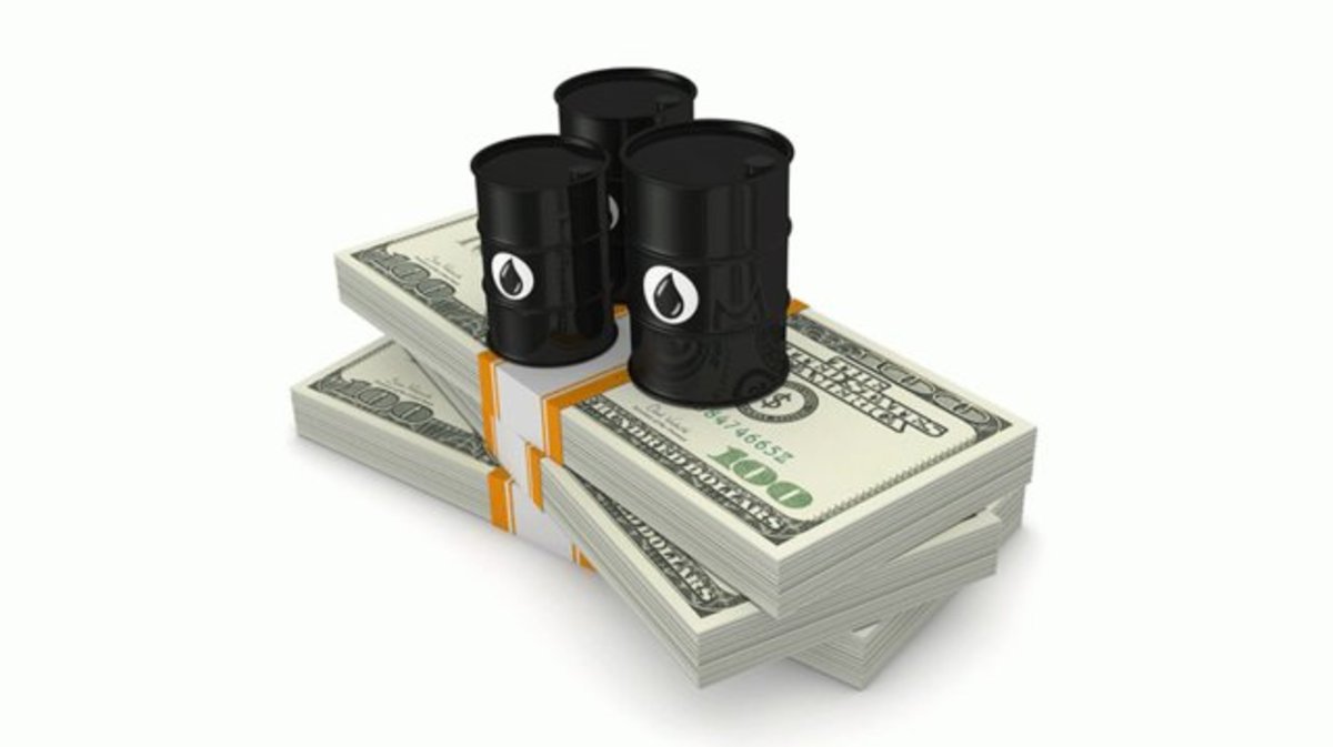 قیمت نفت از قله ۱۴ ساله به زیر آمد