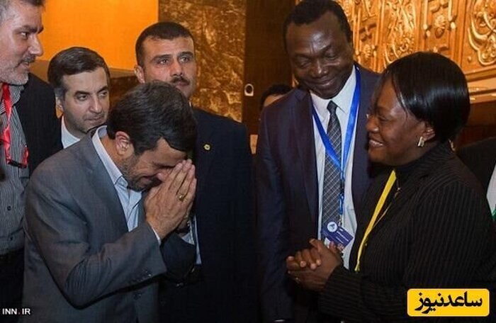 محمود احمدی نژاد و شگرد جدیدش برای دست ندادن با زنان