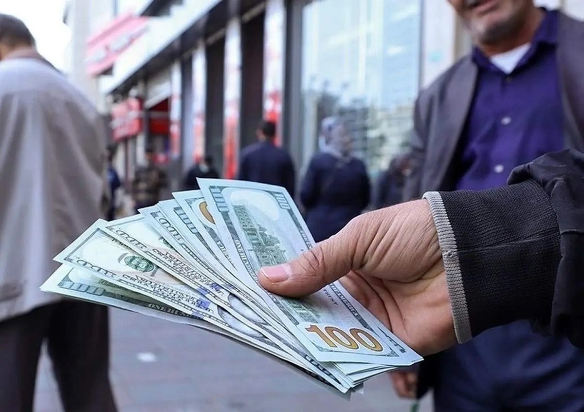 افزایش قیمت دلار و کاهش یورو به زیر ۸۰ هزا...