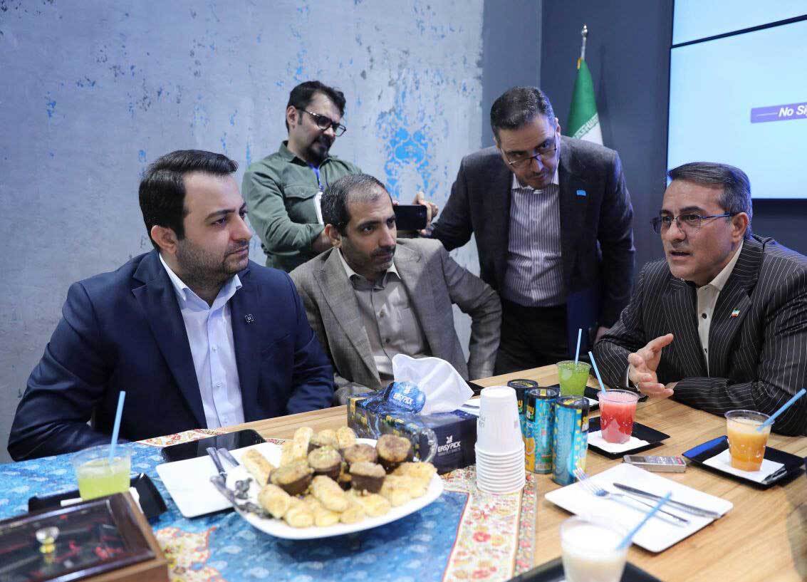 مدیران عامل بانک صادرات ایران و ایرانسل تفاهم‌نامه همکاری امضا کردند