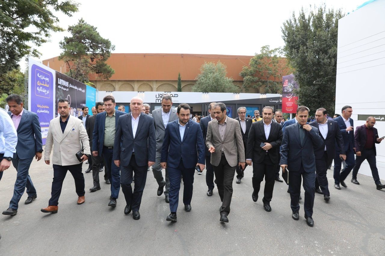 مدیران عامل بانک صادرات ایران و ایرانسل تفاهم‌نامه همکاری امضا کردند