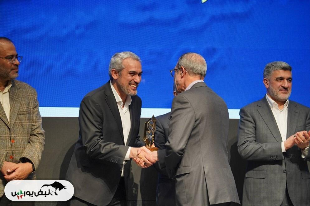 صندوق طلای «عیار» کارگزاری مفید، برنده تندیس برترین‌های بورس کالای ایران