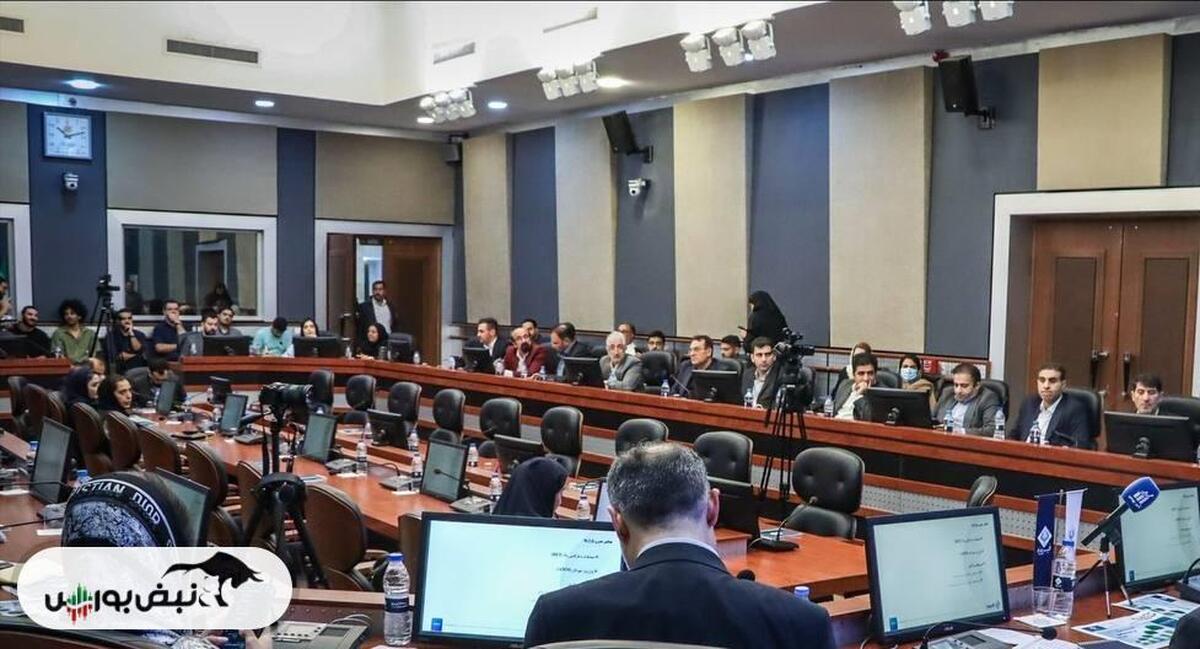 محدودیت دامنه نوسان عامل اصلی قفل معاملات شد | ادامه دامنه نوسان ثابت، بورس را از تنفس می‌اندازد