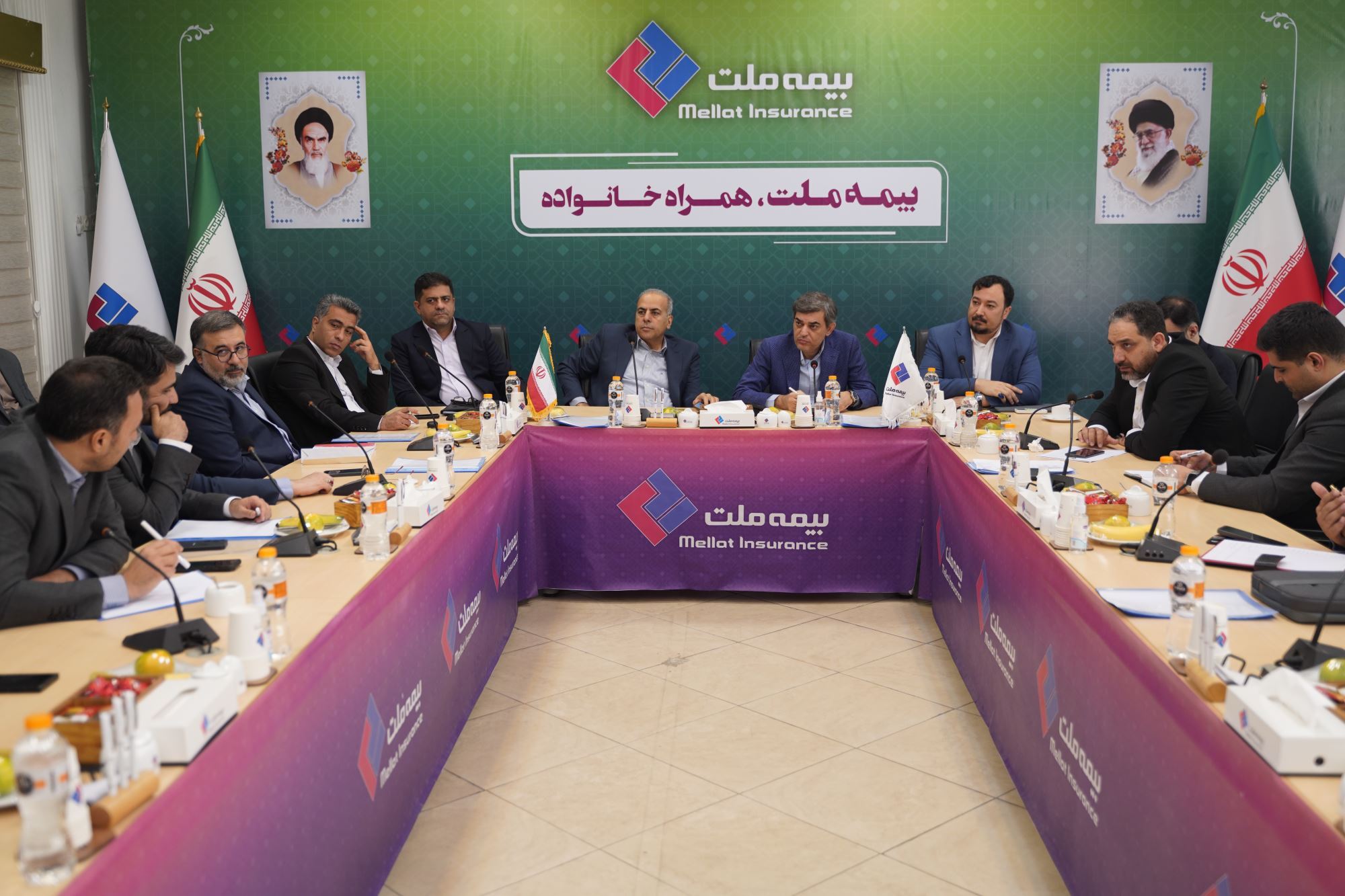 تأکید فرهادیپور بر استفاده از فناوریهای نوین و توسعه محصولات در راستای رضایتمندی بیمهگزاران بیمه ملت تأکید فرهادیپور بر استفاده از فناوریهای نوین و توسعه محصولات در راستای رضایتمندی بیمهگزاران بیمه ملت