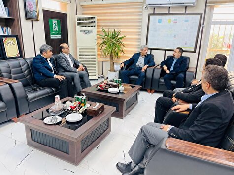 بازدید مهندس نجم‌الدین از پالایشگاه روغن‌سازی آبادان و پایانه صادراتی بندر امام (ره)