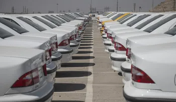 قیمت خودرو کاهش یافت