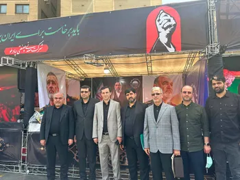 همراهی فرید دهقانی با وزیر صمت در بازدید از موکب چادرملو در آستانه مراسم تشییع رهبر شهید انقلاب