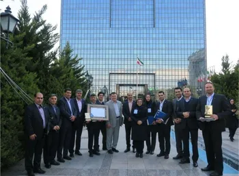 تقدیر موسسه عالی آموزش بانکداری از روسای موفق شعب بانک ایران زمین