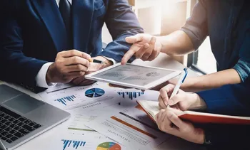 بررسی عملکرد ۱۰ گروه بورسی در بهمن ۱۴۰۴ | کدام نمادها پیشتاز رشد بودند و کدام‌ها کاهش داشتند؟