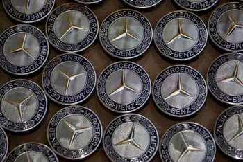 آسیب جنگ گازی به مرسدس بنز نرسید