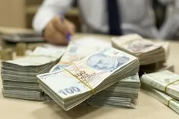 دلار باز هم عقب نشست