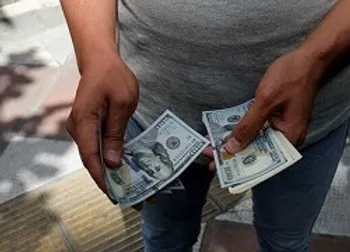 شوک خبرهای سیاسی بر بازار ارز