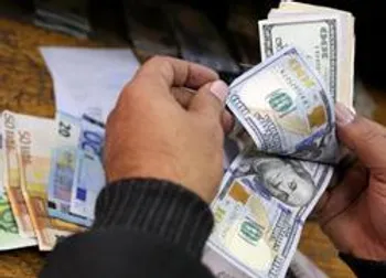 قیمت دلار یورو سه شنبه ۳۱ تیر ۹۹/ ریزش ۲۰۰۰ تومانی دلار در یک ساعت/ ۱۲۲ میلیون دلار به بازار آمد