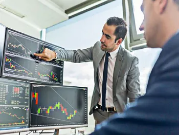 اقدام  رییس بورس در حمایت از سهامداران