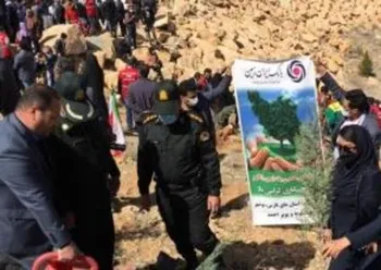 همراهی پرسنل بانک ایران زمین، در مراسم درختکاری