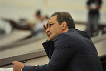 استقلال و پرسپولیس قابل واگذاری نیستند