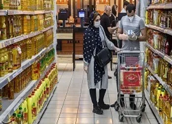 زمان واریز اولین یارانه معیشتی سال ١٤٠٠ اعلام شد/ ورود دلار به کانال ۲۵ هزار تومان