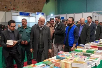 بازدید مدیرعامل شرکت مس از نمایشگاه کتاب مس سرچشمه