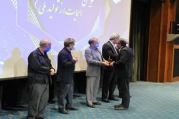 ایران خودرو نشان ملی جشنواره حاتم را دریافت کرد