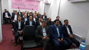 دیدار مدیران بانک ایران زمین از شعب غرب کشور