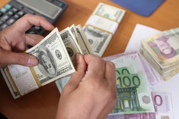 کف قیمت دلار در سناریوی توافق ۱۵۰ هزار تومان است / اثر تورم تا پایان سال در قیمت دلار منعکس می‌شود