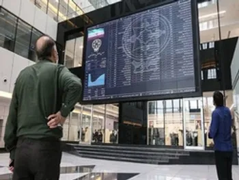 سهامداران «های وب» بخوانند: حقیقی ها خریدند / چقدر پول حقیقی وارد سهم شد؟