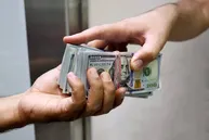 جهش قیمت دلار و تصمیم جدید عبدالناصر همتی | نقدینگی خرید ۱۰ هزار دلار با کارت ملی چقدر است؟