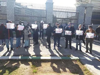 ماجرا تجمع بورسی ها مقابل مجلس چه بود؟