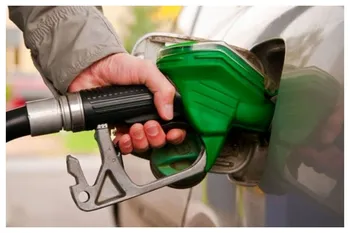 کاهش موقت سهمیه بنزین ؛ سهمیه بنزین ۲۰ لیتری شد اما کمبودی نیست