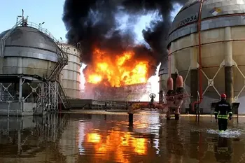 حمله مبین یا فجر؛ ضربه کدام شرکت برای پتروشیمی و بورس شدیدتر است؟