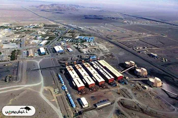 بازدید رئیس هیأت عامل ایمیدرو از غرفه چادرملو در نمایشگاه فولاد کیش