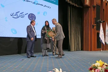 رئیس گروه مالی گردشگری در جمع مدیران ارشد ارتباط گستر/ مدیر روابط عمومی گروه، دریافت نشان ویژه  روابط عمومی سرآمد  