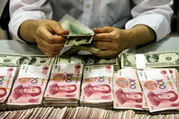 سقوط دلار در برابر یوآن چین