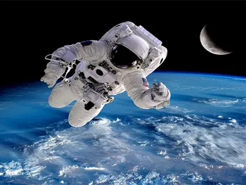 شش زن سرشناس راهی فضا می‌شوند