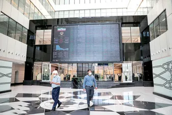 نبض بورس در دستان دو عامل بیرونی