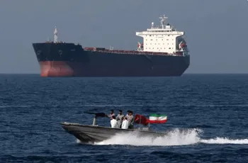 عوارض تنگه هرمز باید کجا خرج شود؟